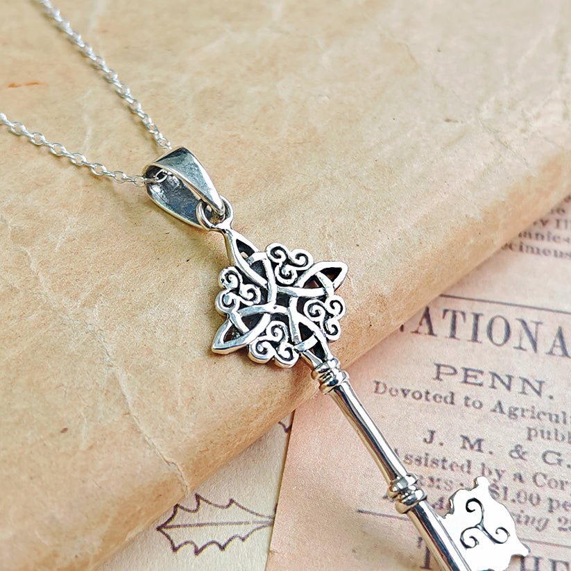 Colgante Llave Nudo de Bruja  - Plata de Ley 925