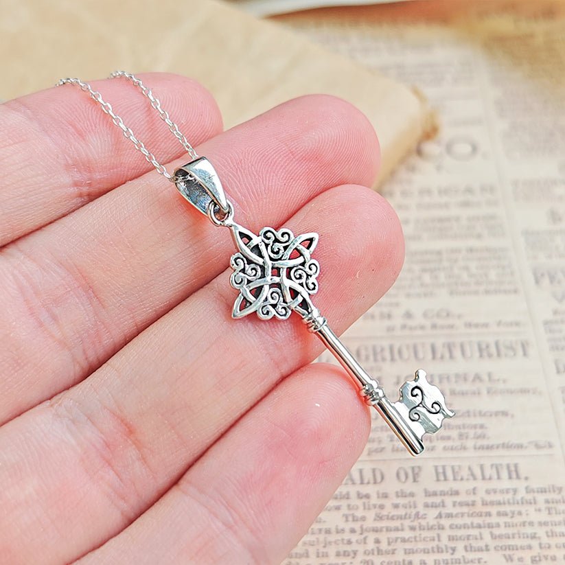 Colgante Llave Nudo de Bruja  - Plata de Ley 925